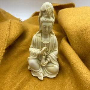 Kuan Yin Seated - Light weight 6"